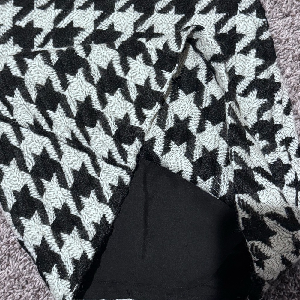 H&M Black and White Houndstooth Mini Skirt - Picture 3 of 4